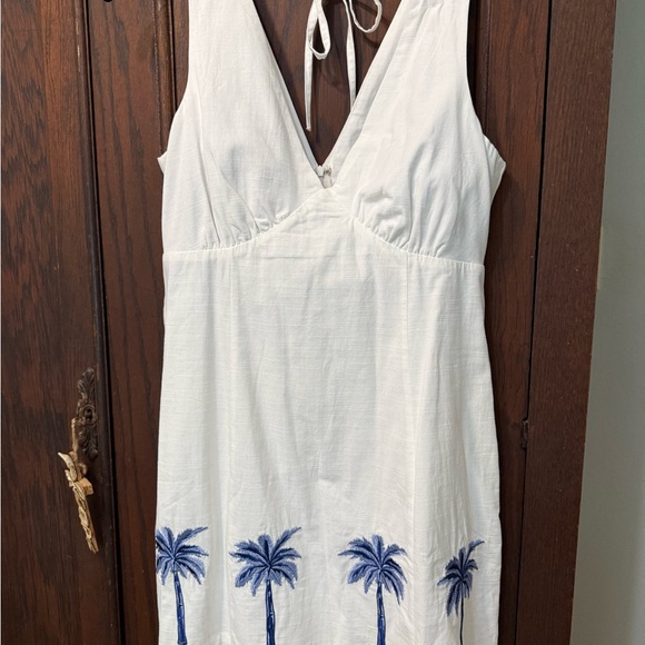 mint pink Dresses & Skirts - Mink Pink White Backless Dress with Blue Palm Tree Design. New with tags.